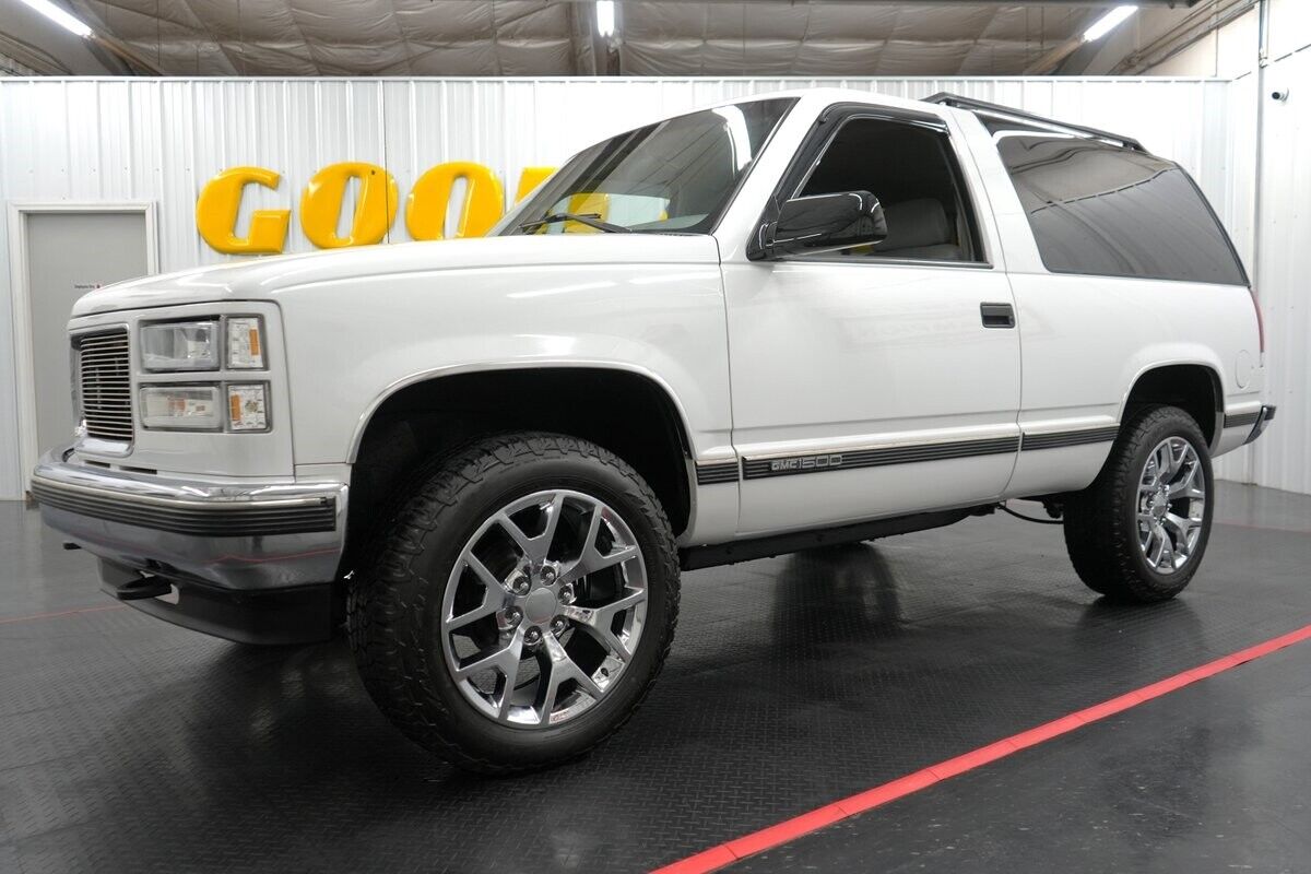 GMC-Yukon-SUV-1995-White-Gray-208447-3