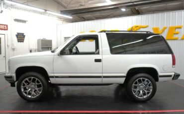 GMC-Yukon-SUV-1995-White-Gray-208447-4