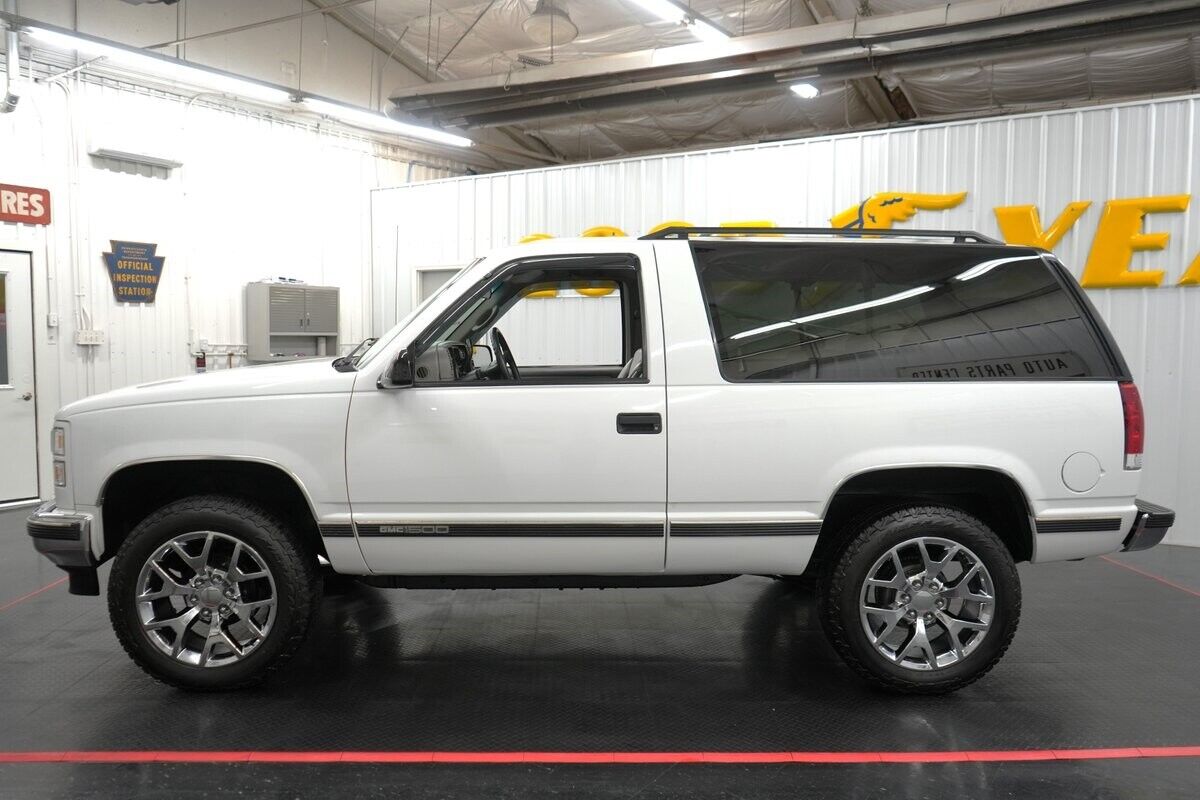 GMC-Yukon-SUV-1995-White-Gray-208447-4