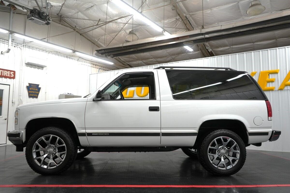 GMC-Yukon-SUV-1995-White-Gray-208447-5