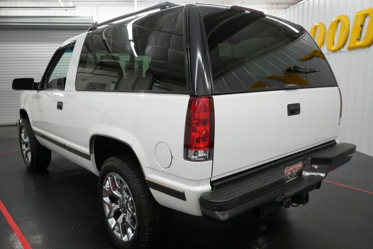 GMC-Yukon-SUV-1995-White-Gray-208447-6