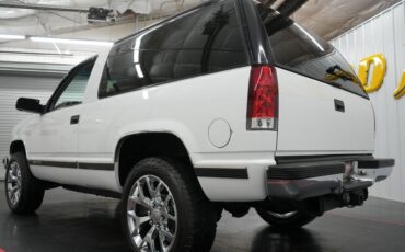 GMC-Yukon-SUV-1995-White-Gray-208447-7