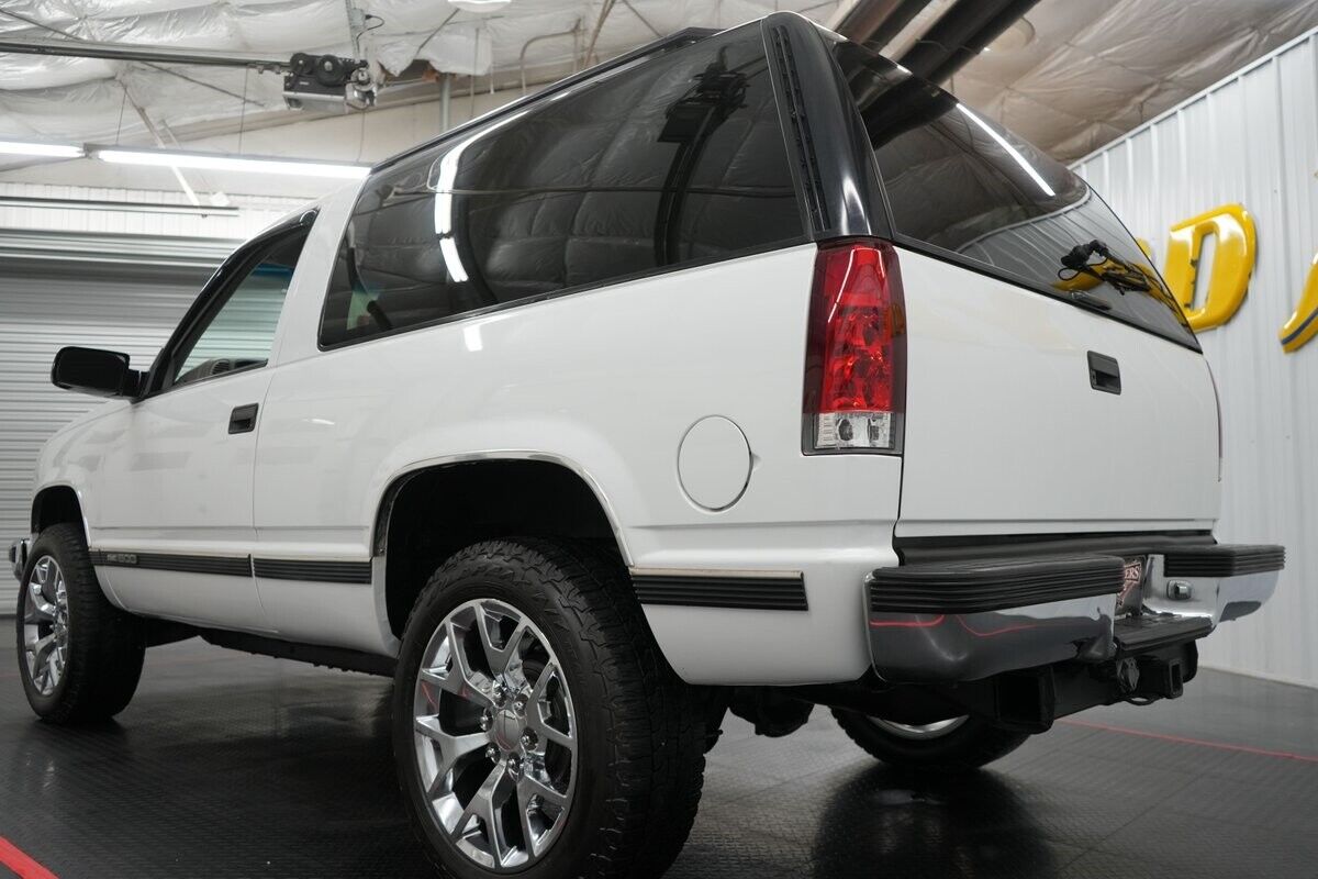 GMC-Yukon-SUV-1995-White-Gray-208447-7