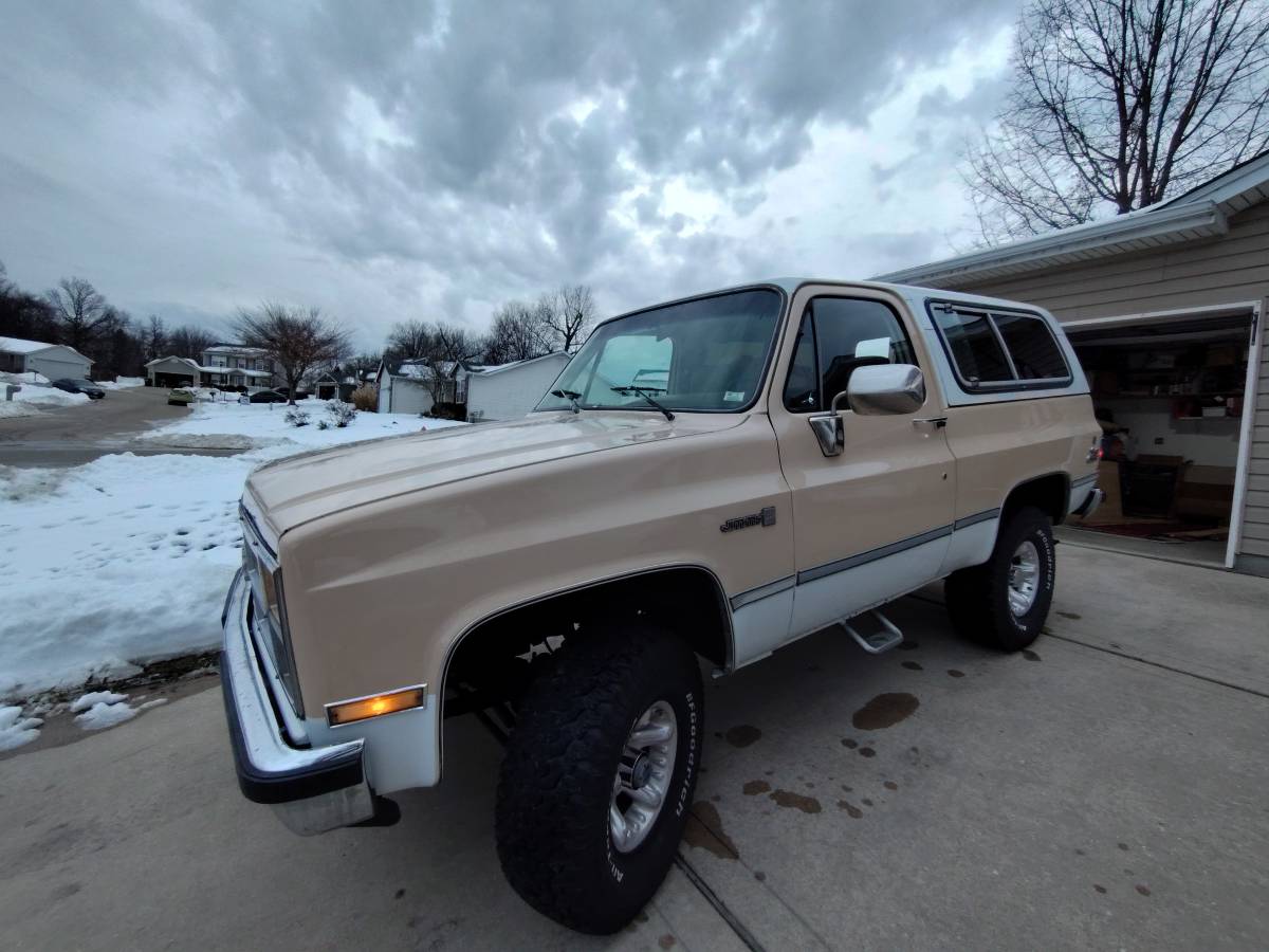 Gmc-Jimmy-utility-12-ton-diesel-1984-custom-58820-11