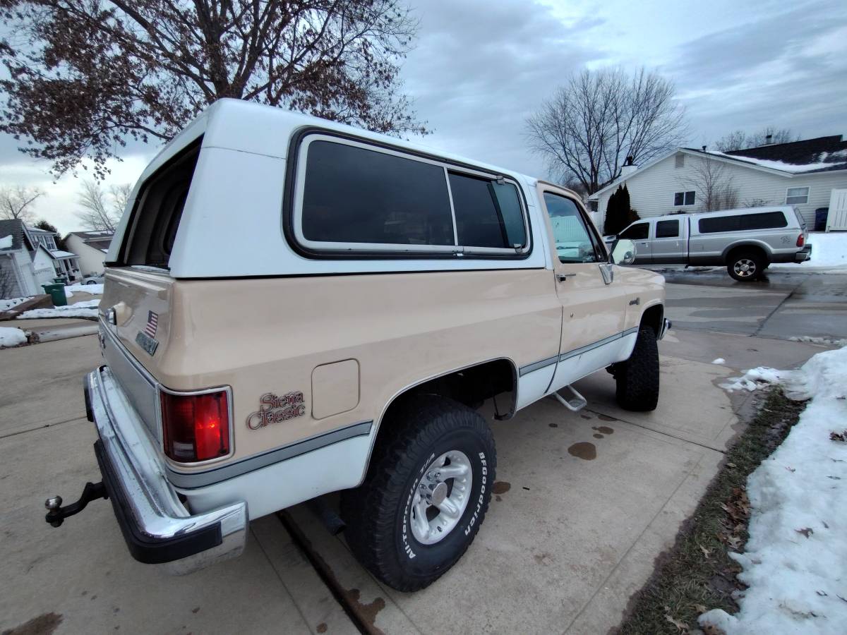 Gmc-Jimmy-utility-12-ton-diesel-1984-custom-58820