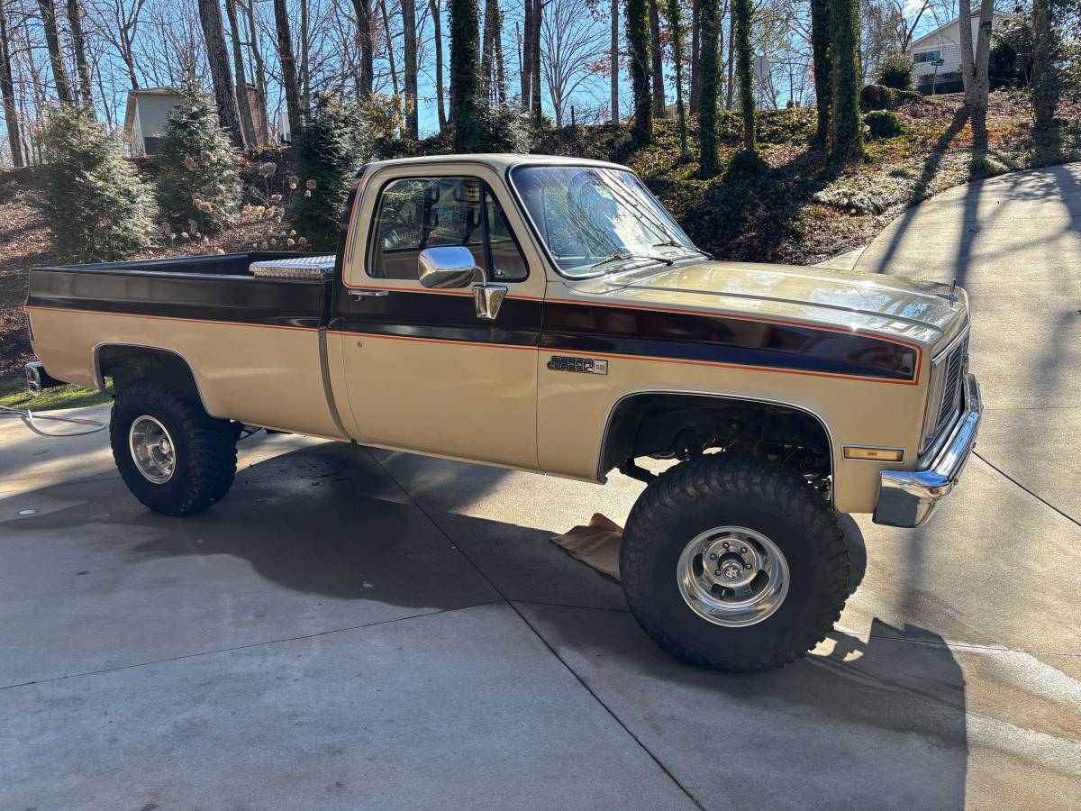 Gmc-Sierra-1500-1985-custom-136794-1