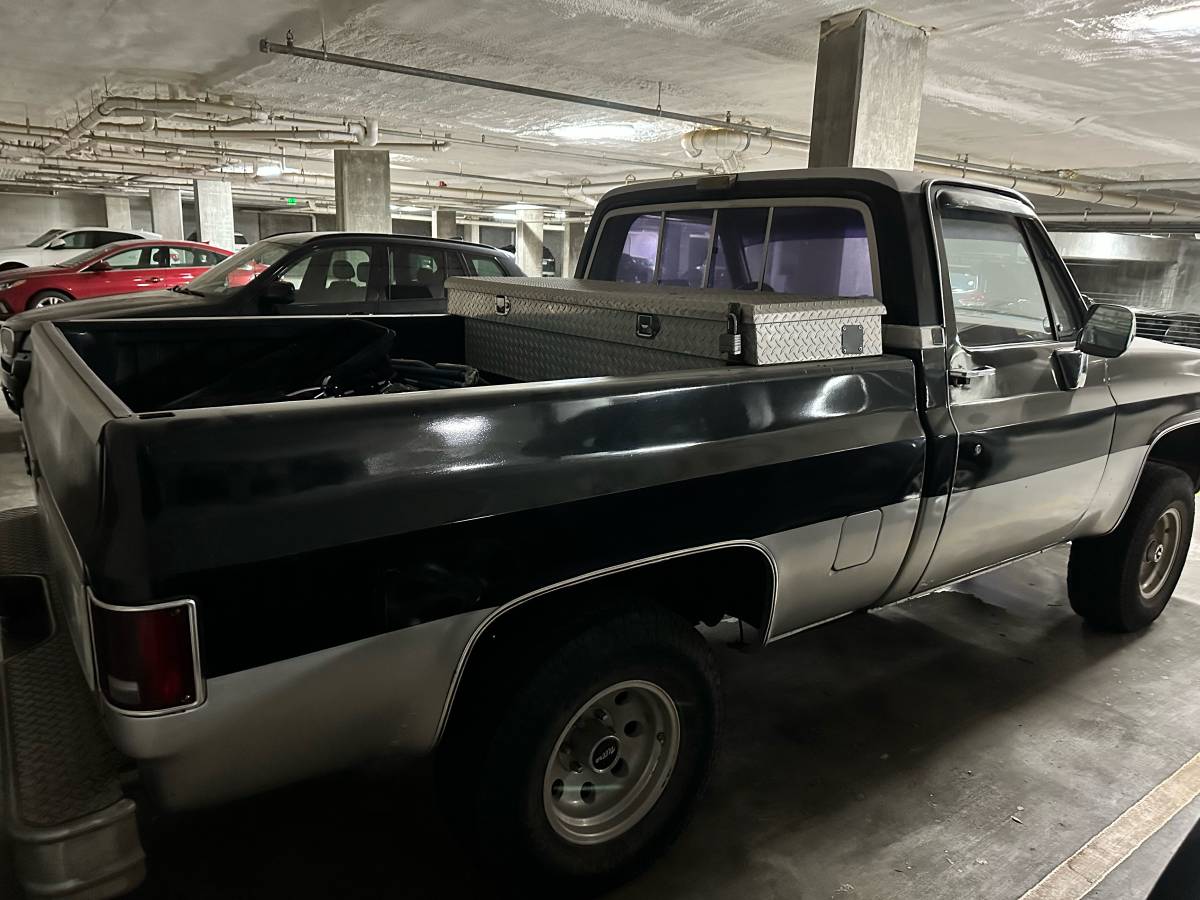 Gmc-Sierra-1500-classic-1983-black-144841-2