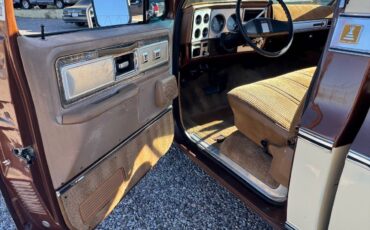 Gmc-Sierra-classic-1980-145124-23