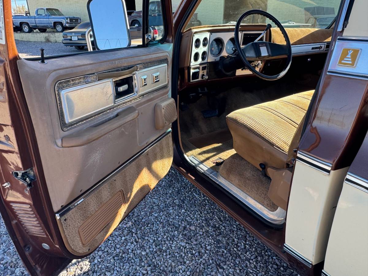 Gmc-Sierra-classic-1980-145124-23