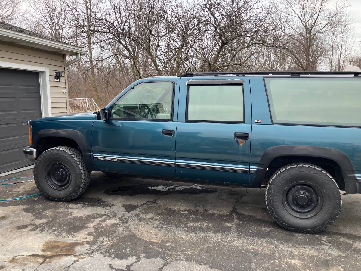 Gmc-Suburban-2500-1993-blue-213398-1