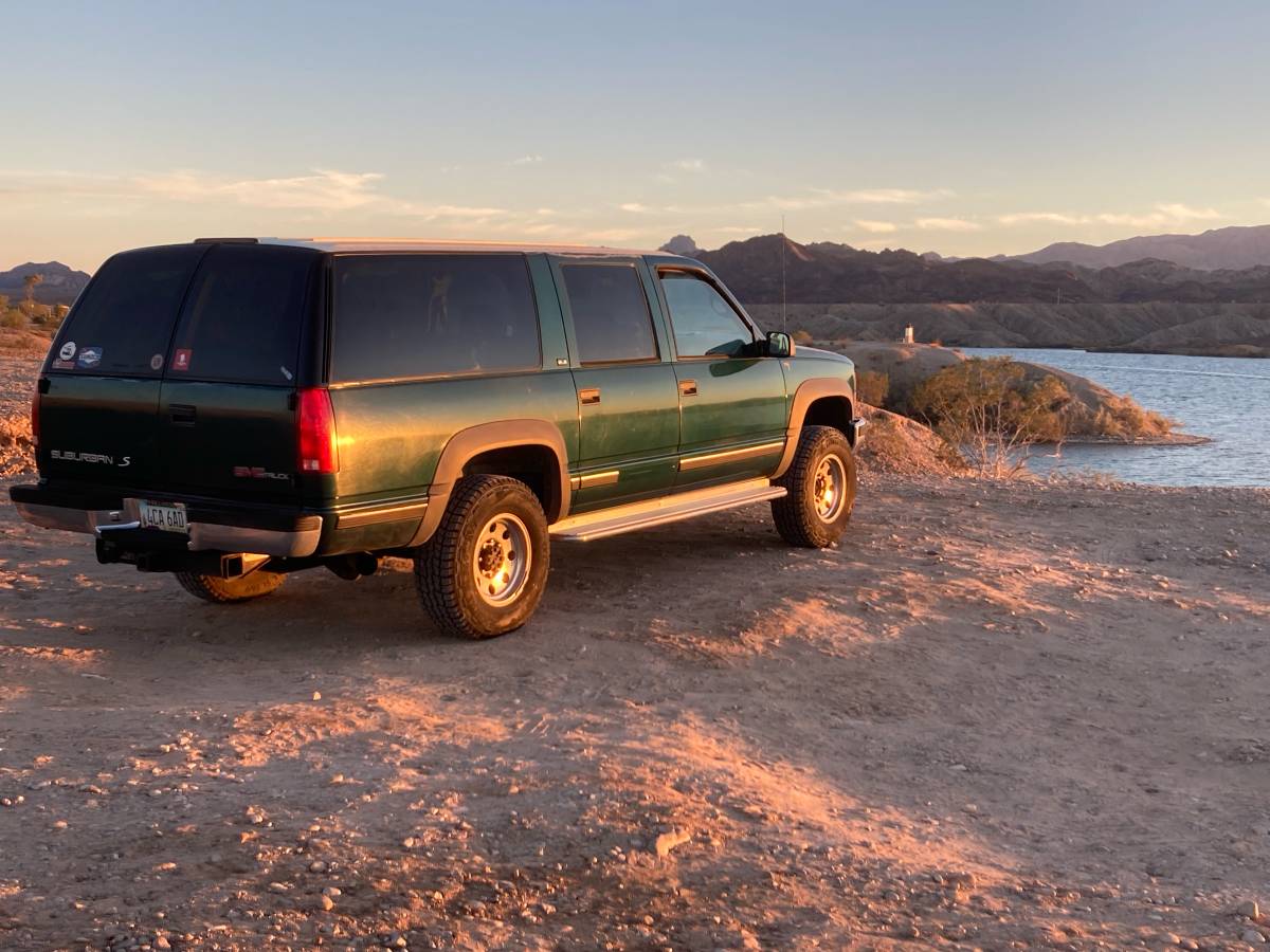 Gmc-Suburban-2500-1995-green-201168