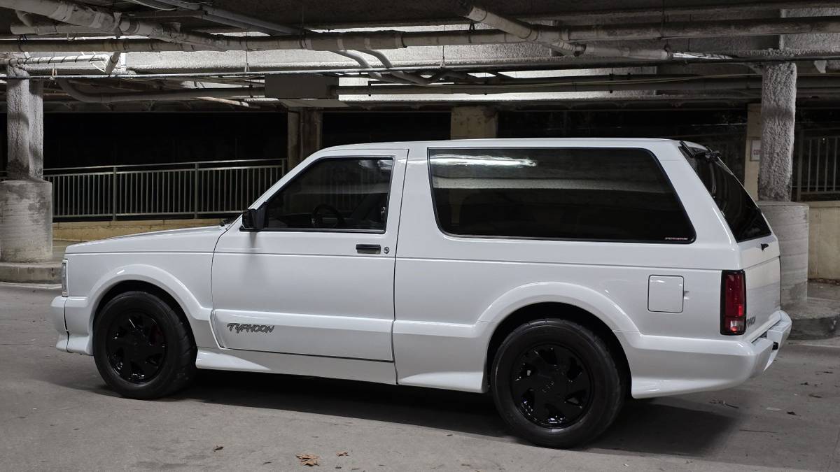 Gmc-Typhoon-1992-205996-3