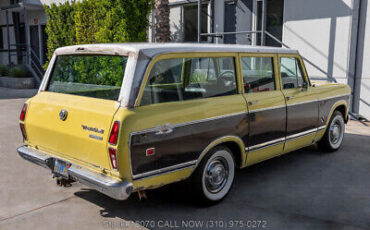 International-Harvester-Harvester-Travelall-1975-Yellow-Other-Color-0-4