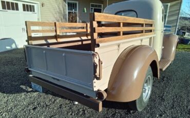 International-Harvester-KB-1-1947-Tan-and-Brown-Tan-and-brown-108212-18