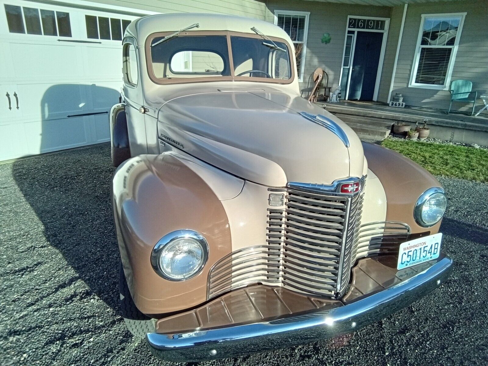 International-Harvester-KB-1-1947-Tan-and-Brown-Tan-and-brown-108212-30