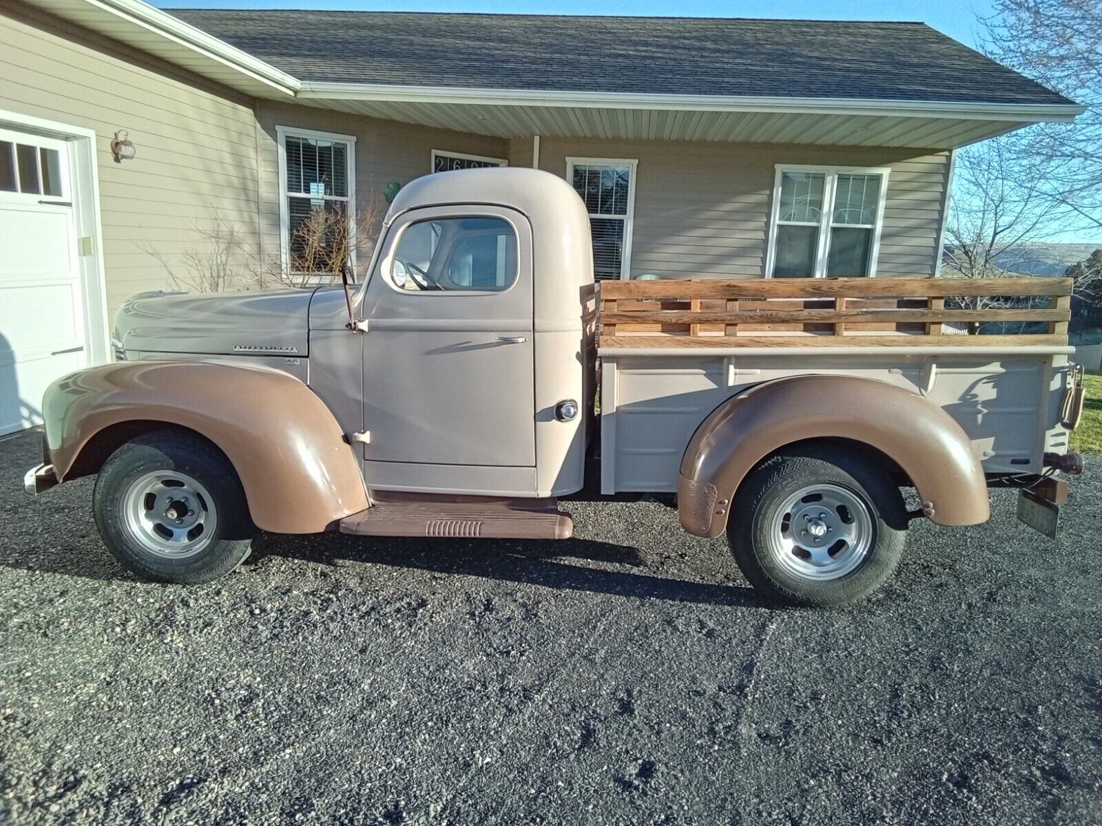 International-Harvester-KB-1-1947-Tan-and-Brown-Tan-and-brown-108212-5