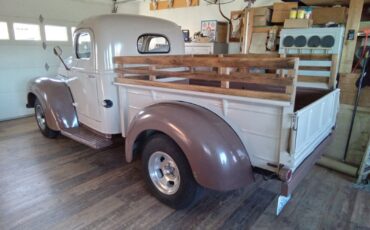 International-Harvester-KB-1-1947-Tan-and-Brown-Tan-and-brown-108212-7