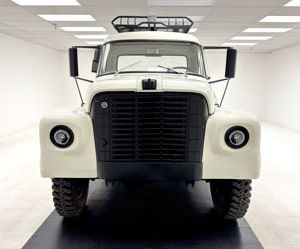 International-Harvester-Loadstar-Pickup-1963-White-White-25896-7