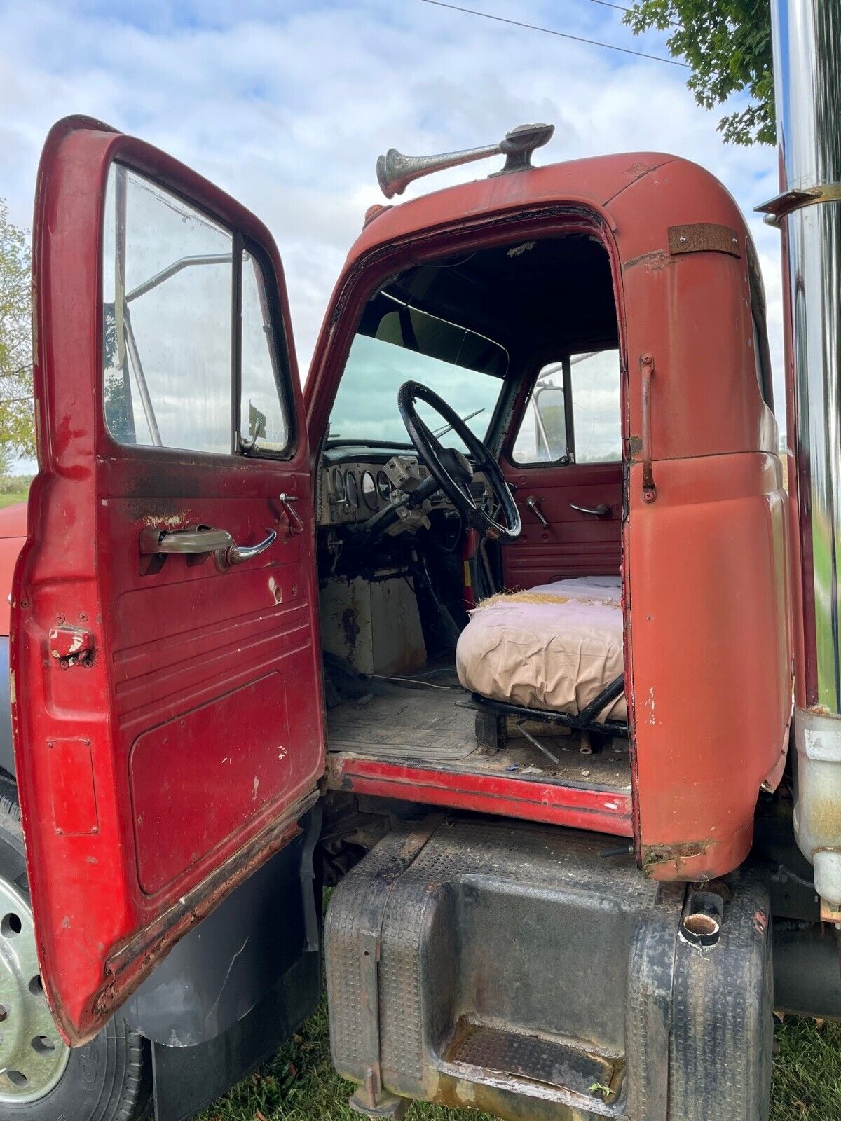 International-Harvester-R-200-1959-Red-Brown-40234-8