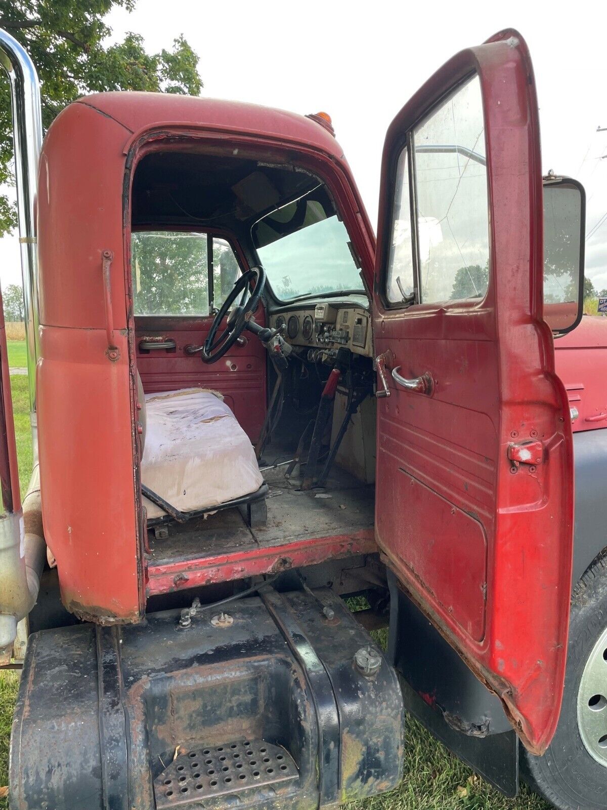 International-Harvester-R-200-1959-Red-Brown-40234-9