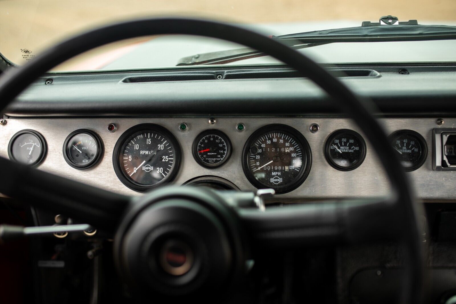 International-Harvester-Scout-1978-Red-Black-805-15