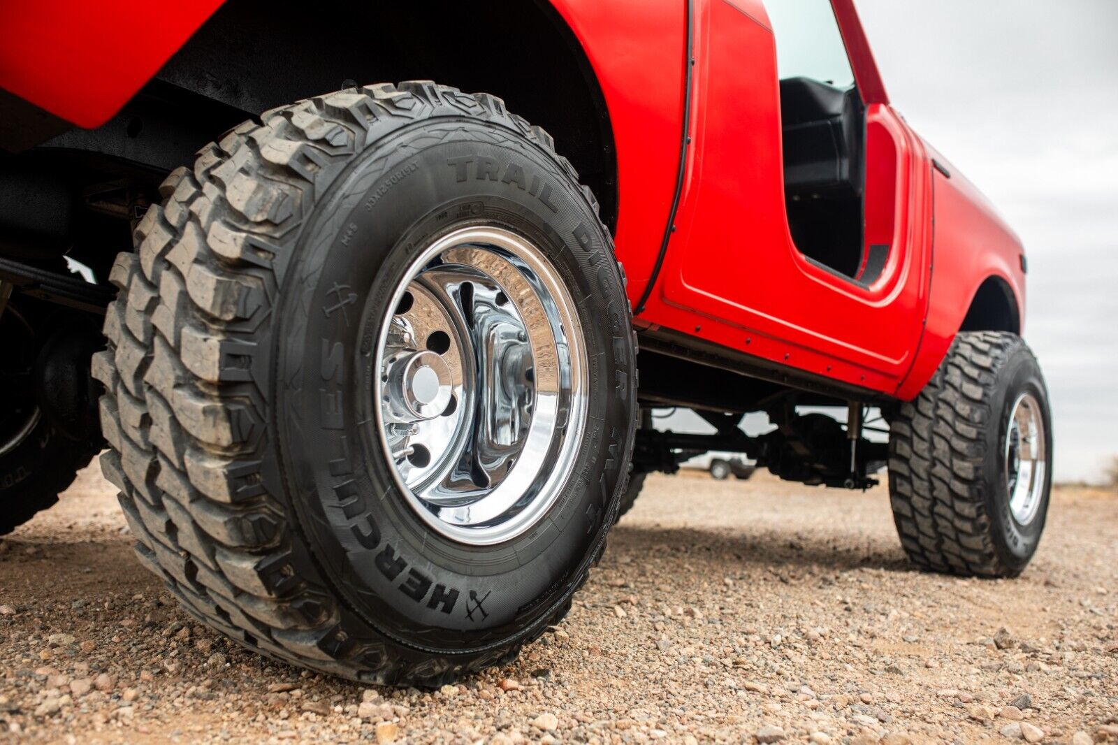 International-Harvester-Scout-1978-Red-Black-805-27