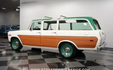 International-Harvester-Travelall-SUV-1970-White-Tan-93284-8