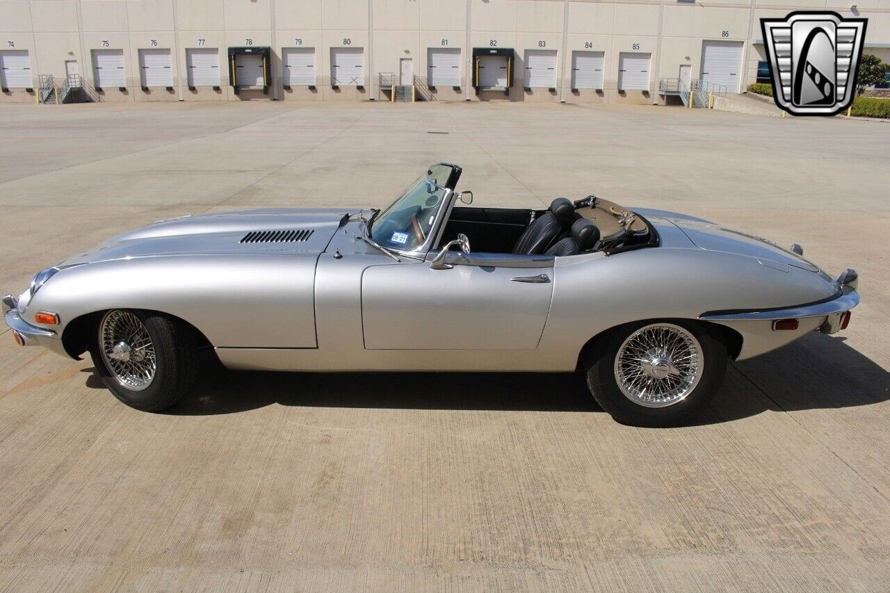 Jaguar-E-Type-1969-Gray-Black-108413-3