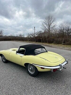 Jaguar-E-Type-4.2-1970-Yellow-85295-10