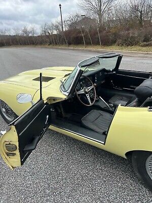 Jaguar-E-Type-4.2-1970-Yellow-85295-11