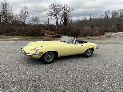 Jaguar-E-Type-4.2-1970-Yellow-85295-2