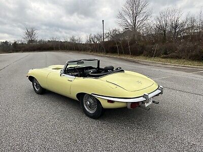 Jaguar-E-Type-4.2-1970-Yellow-85295-4