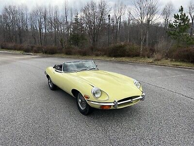 Jaguar-E-Type-4.2-1970-Yellow-85295-7