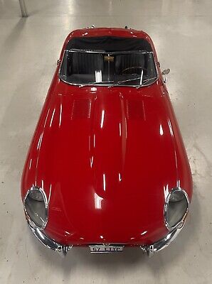 Jaguar-E-Type-4.2-Cabriolet-1967-Red-66253-11