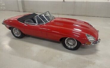 Jaguar-E-Type-4.2-Cabriolet-1967-Red-66253-6