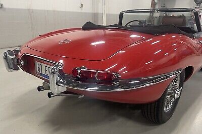 Jaguar-E-Type-4.2-Cabriolet-1967-Red-66253-7