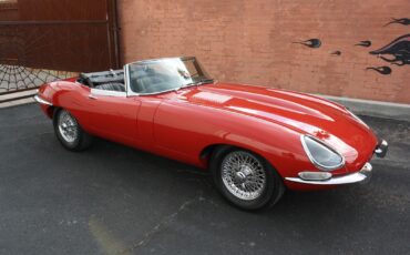 Jaguar-E-Type-Cabriolet-1967-Red-Black-118269-1