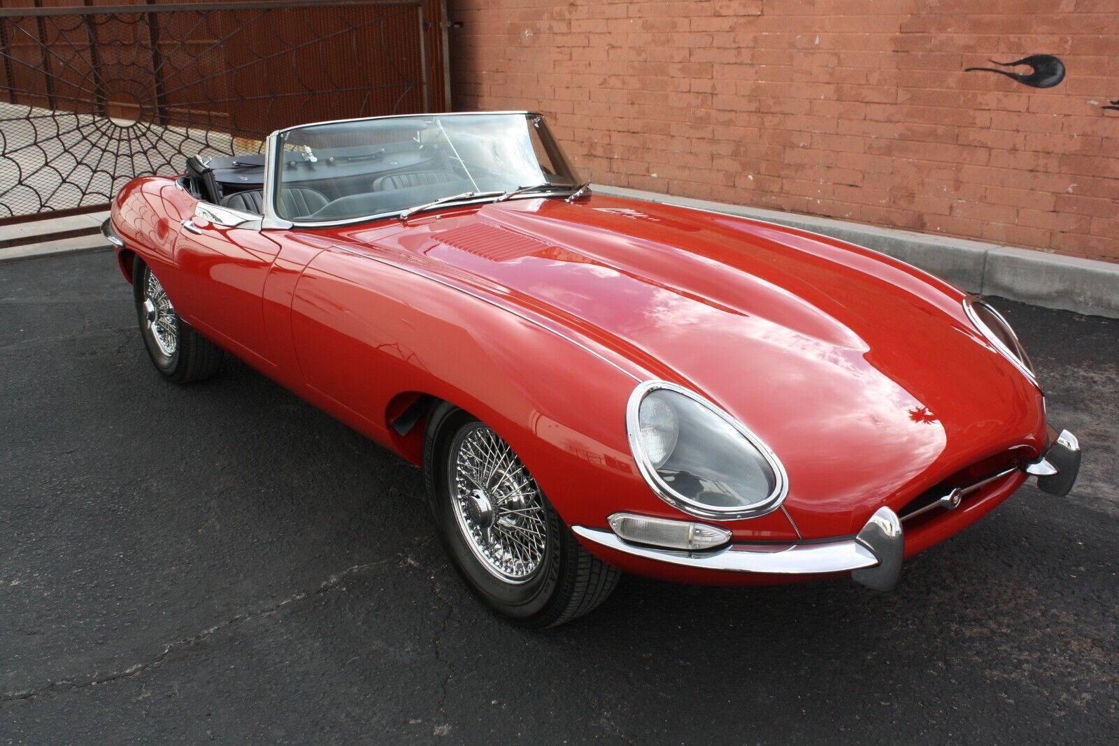 Jaguar-E-Type-Cabriolet-1967-Red-Black-118269-2