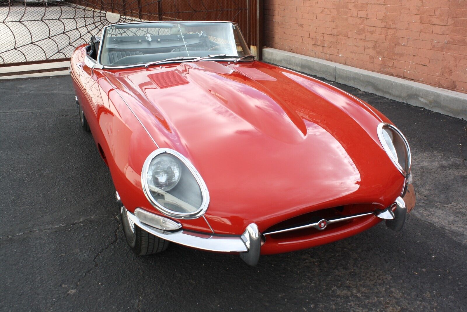 Jaguar-E-Type-Cabriolet-1967-Red-Black-118269-3