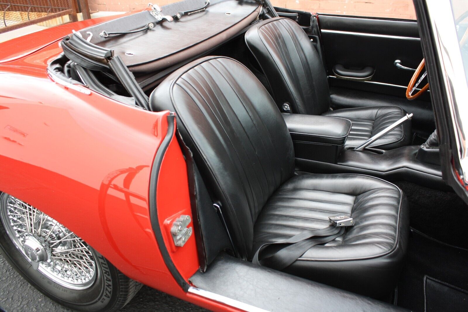 Jaguar-E-Type-Cabriolet-1967-Red-Black-118269-39