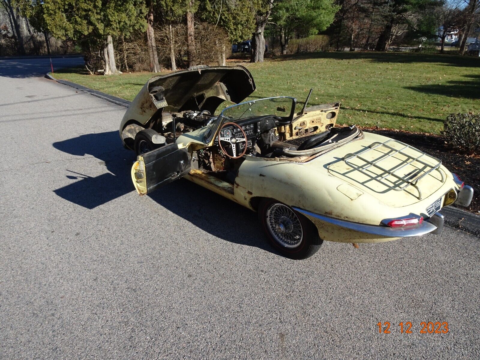 Jaguar-E-Type-Cabriolet-1968-Yellow-Black-58804-10