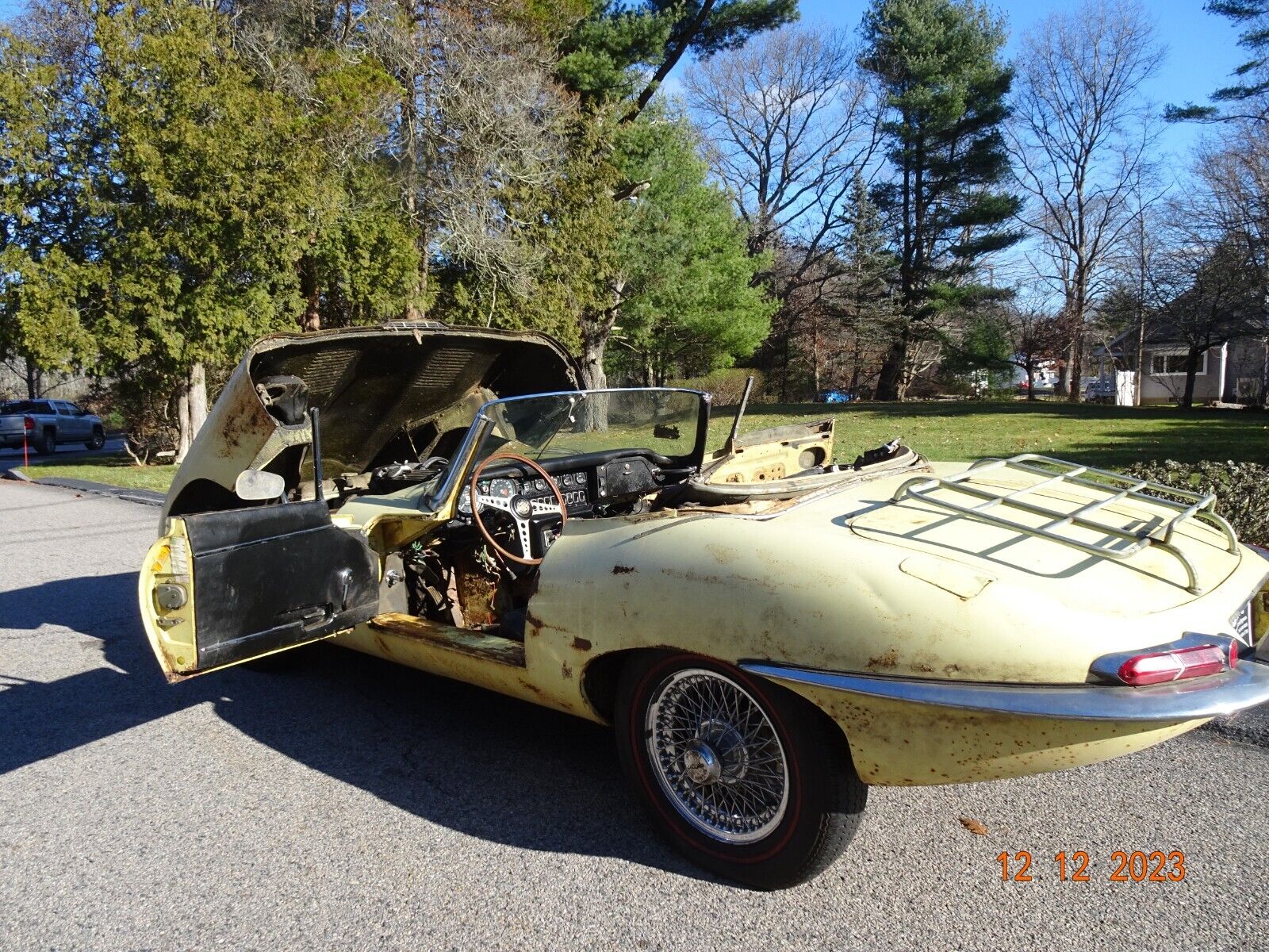 Jaguar-E-Type-Cabriolet-1968-Yellow-Black-58804-11