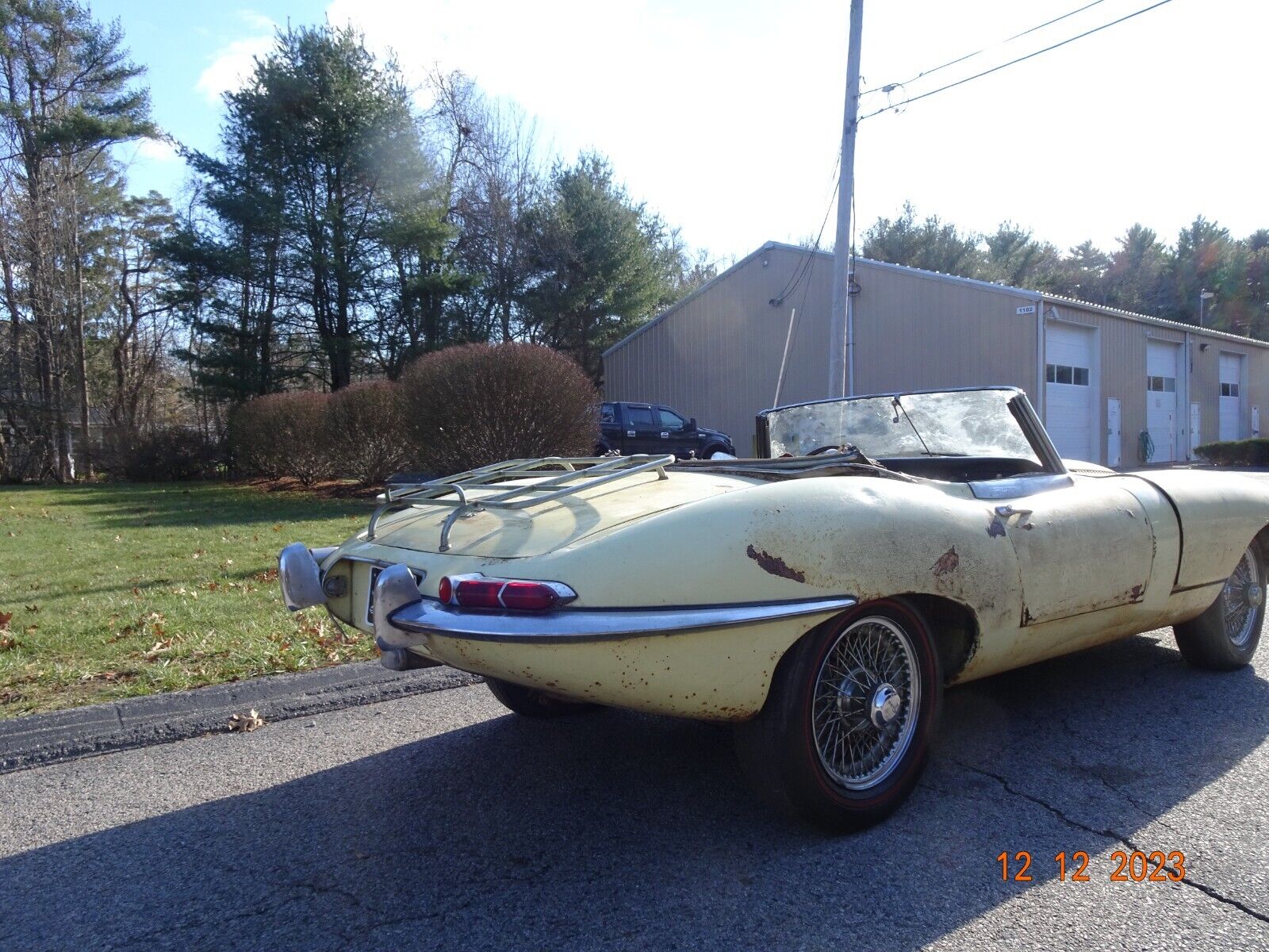 Jaguar-E-Type-Cabriolet-1968-Yellow-Black-58804-3