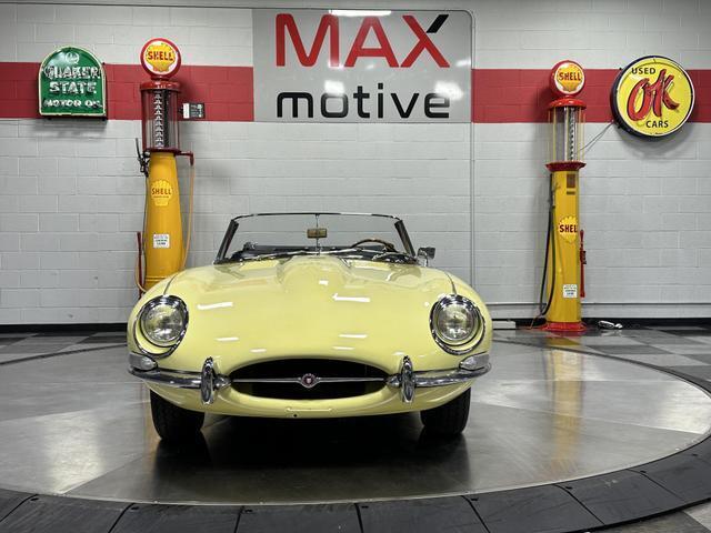 Jaguar-E-Type-Cabriolet-1968-Yellow-Black-90197-1