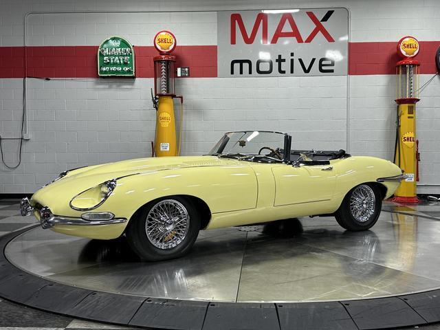 Jaguar-E-Type-Cabriolet-1968-Yellow-Black-90197-2