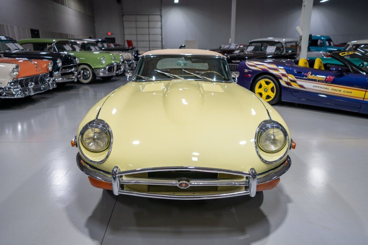 Jaguar-E-Type-Cabriolet-1969-Yellow-Saddle-159599-29