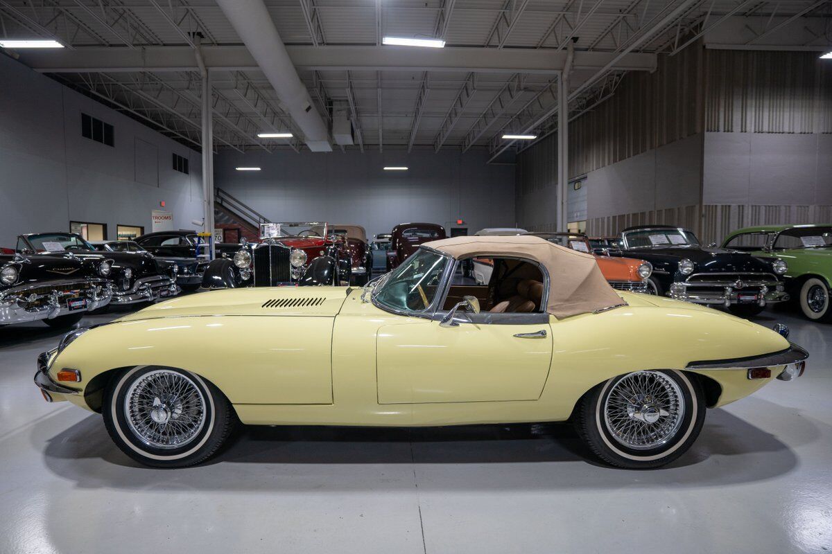 Jaguar-E-Type-Cabriolet-1969-Yellow-Saddle-159599-35