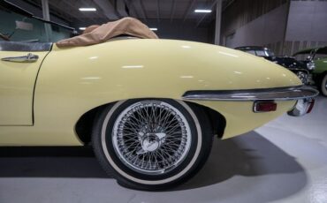 Jaguar-E-Type-Cabriolet-1969-Yellow-Saddle-159599-39