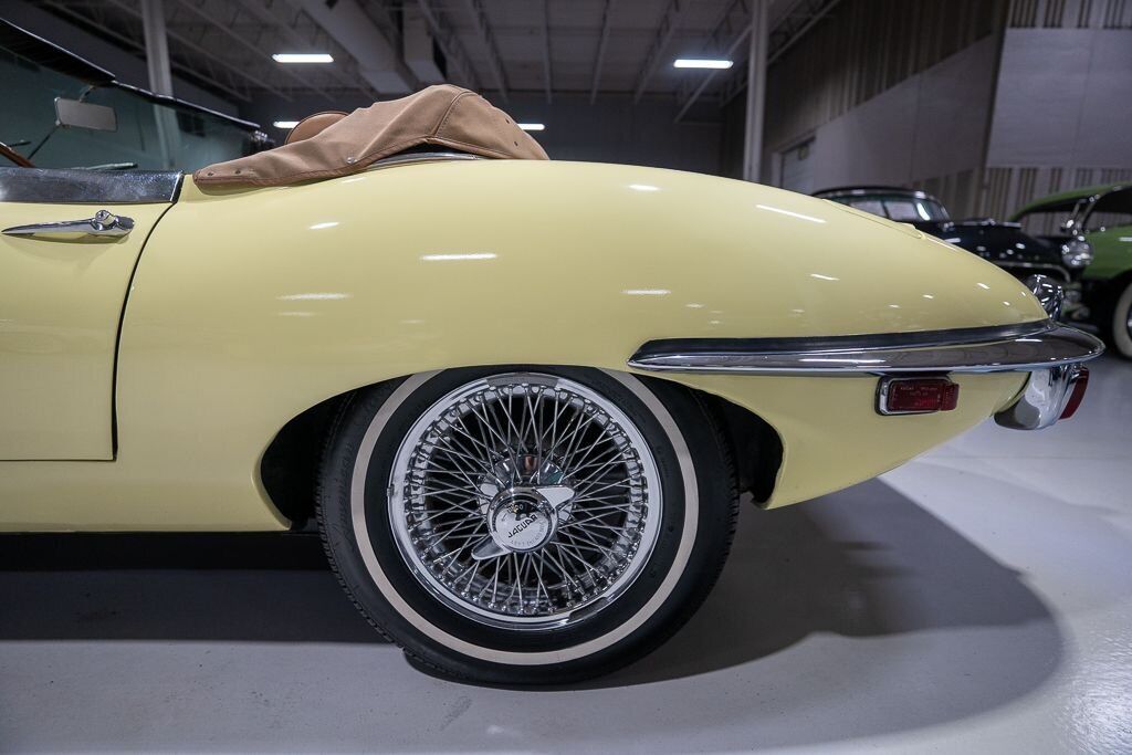 Jaguar-E-Type-Cabriolet-1969-Yellow-Saddle-159599-39