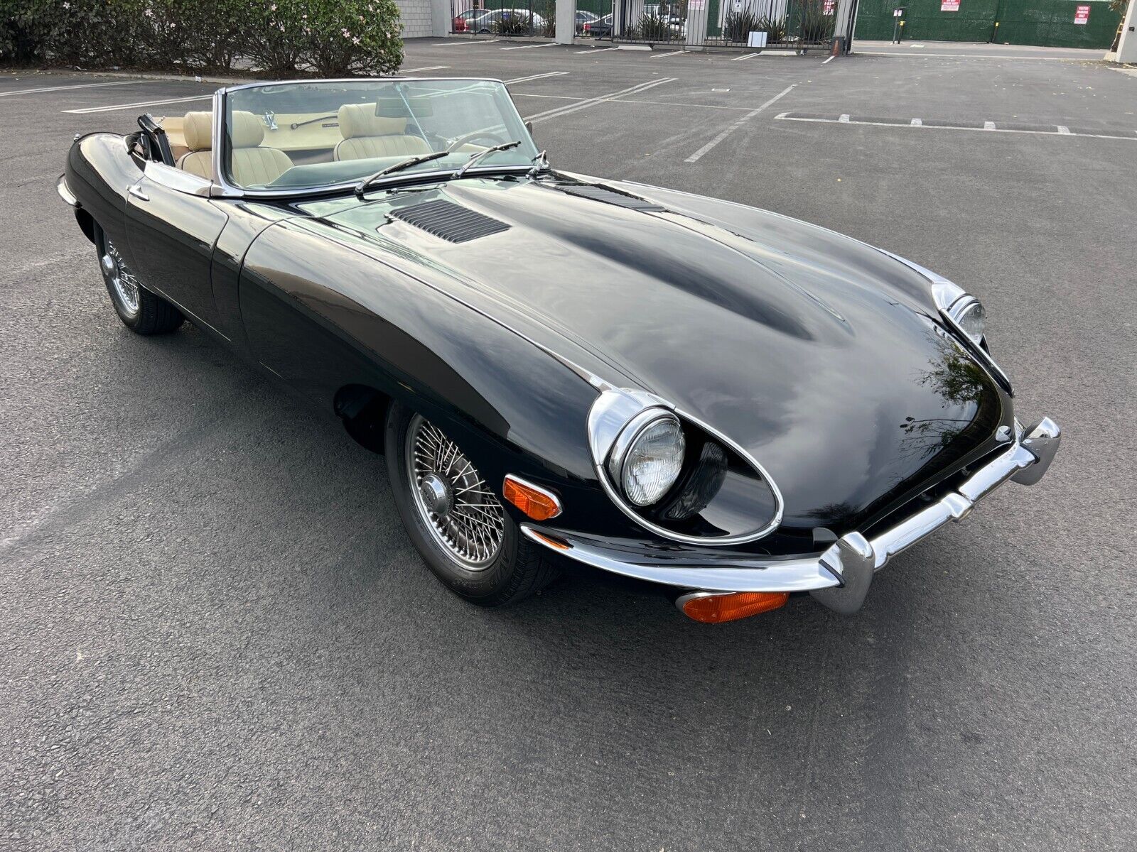 Jaguar-E-Type-Cabriolet-1970-Black-Black-52640-1